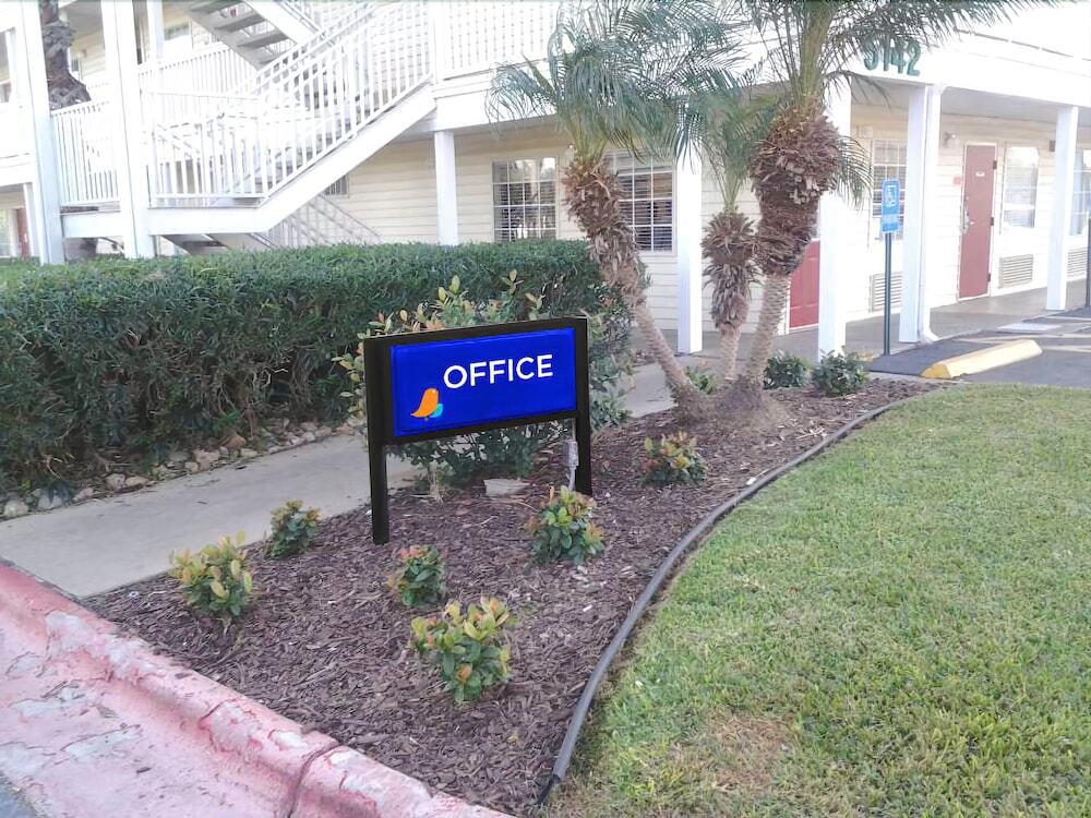Intown Suites Extended Stay Select Corpus Christi Tx Esterno foto